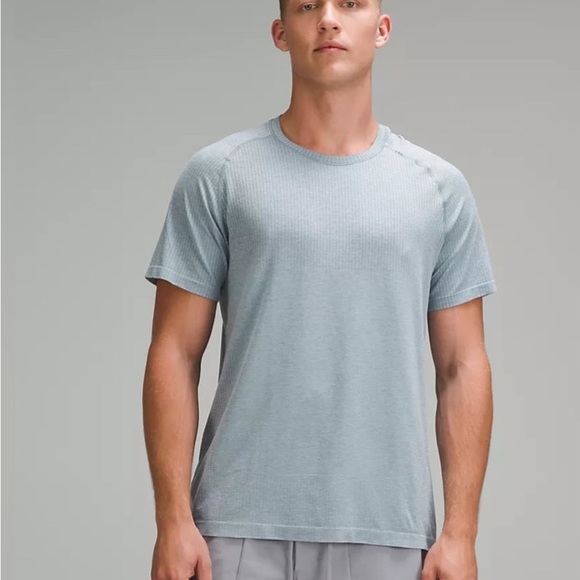 EUC Lululemon Metal Vent Tech Short Sleeve Tee Belgian Blue Windmill Size M - Picture 1 of 9